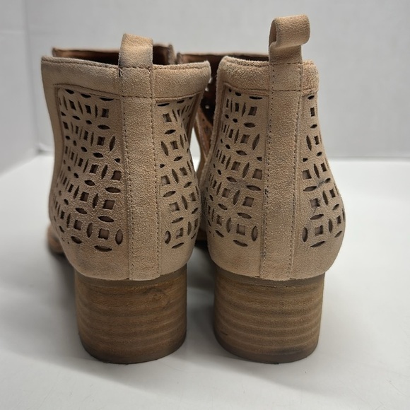Jeffrey Campbell Tagloni Ankle Booties Shoes Suede Laser Cut Boots Tan Size 7 - Picture 2 of 7